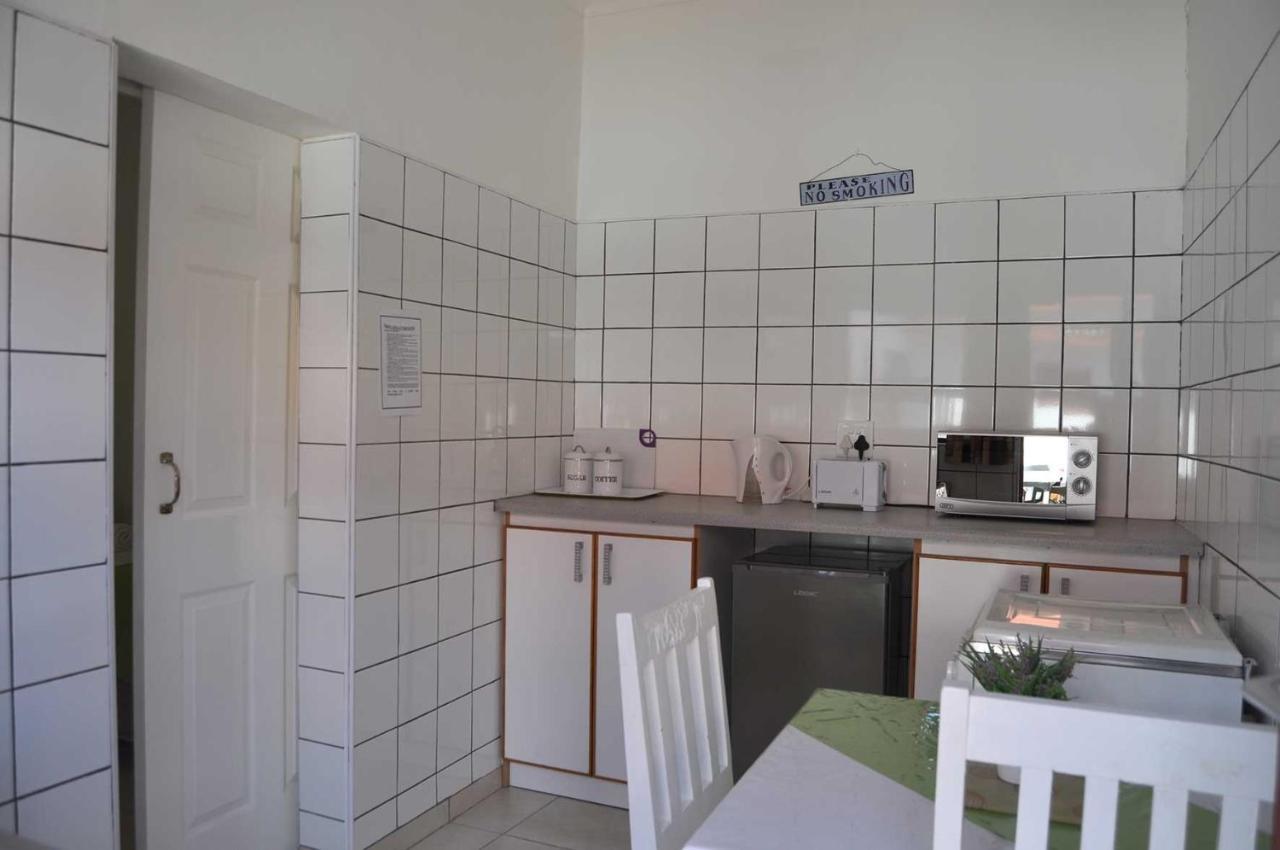 Timo'S Guesthouse Accommodation Luderitz Exterior photo