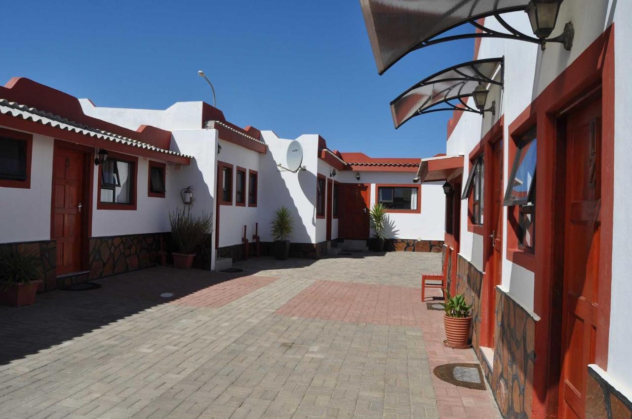 Timo'S Guesthouse Accommodation Luderitz Exterior photo