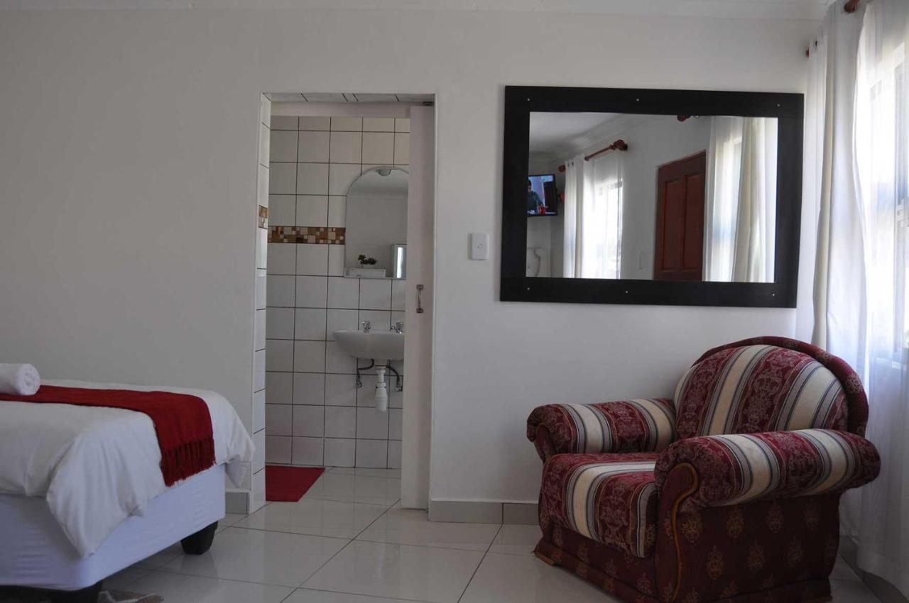 Timo'S Guesthouse Accommodation Luderitz Exterior photo