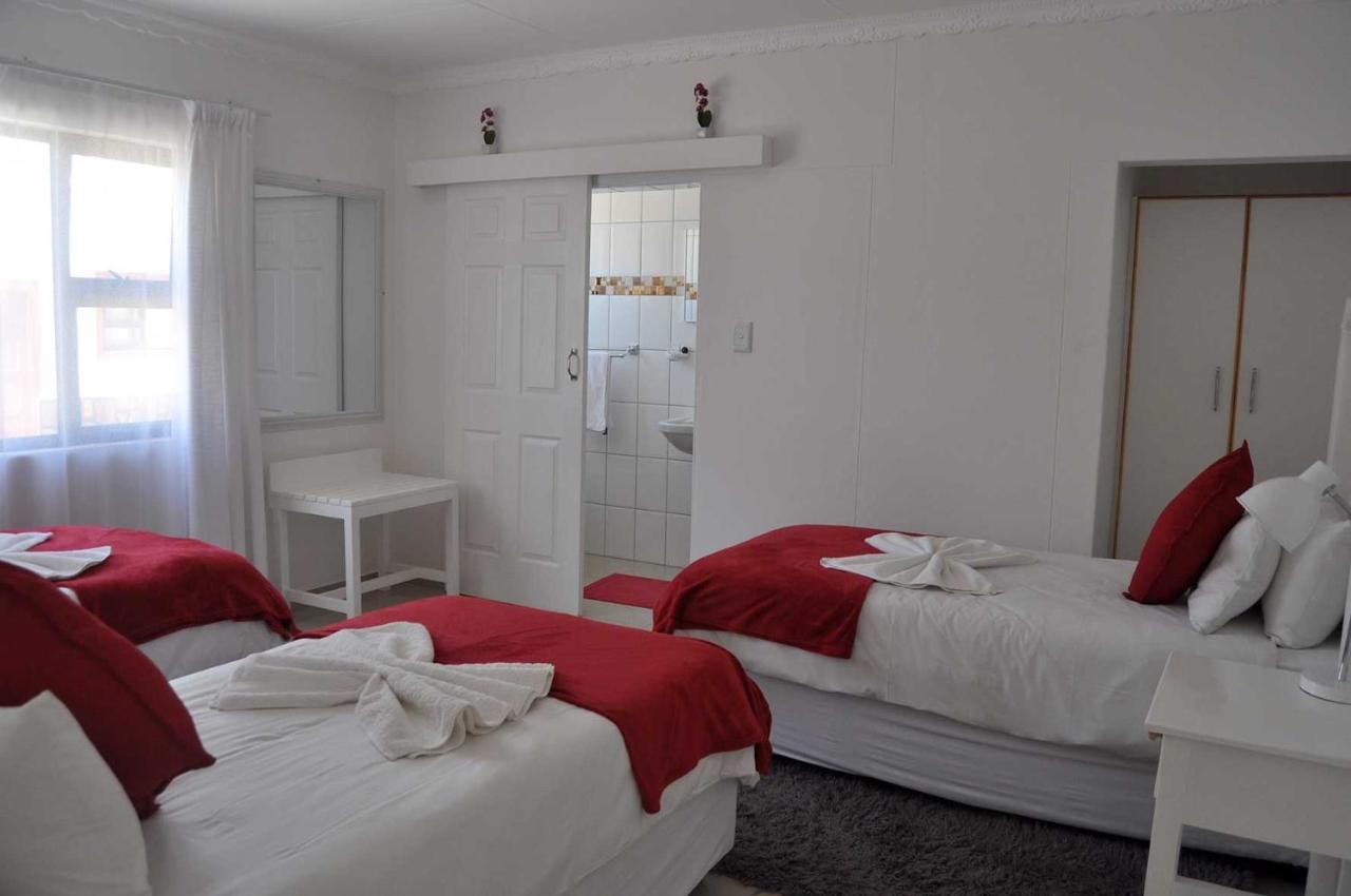 Timo'S Guesthouse Accommodation Luderitz Exterior photo