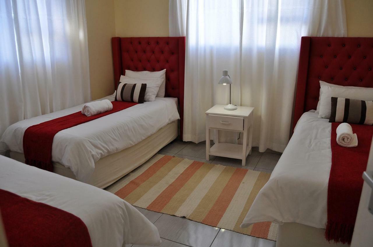 Timo'S Guesthouse Accommodation Luderitz Exterior photo