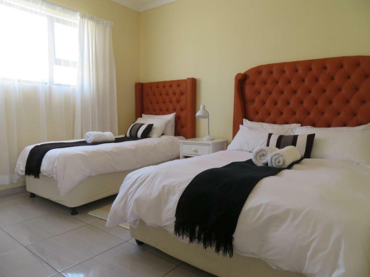 Timo'S Guesthouse Accommodation Luderitz Exterior photo
